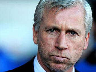 Pardew pleads with Magpies to...